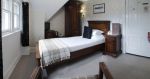 booking-single-room10_bedroom_bathroom_scotland_book_accommodation_highland.JPG